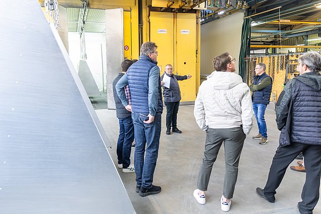 Gespannt wird zugehört und Fragen gestellt