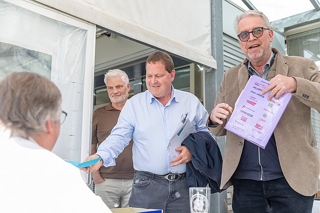 Eingangskontrolle vor der GV