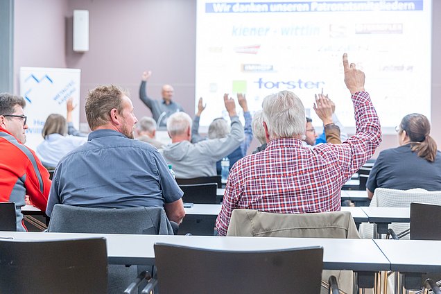 Die Mitglieder stimmen ab Die Mitglieder stimmen ab