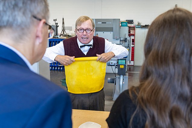 Tom Davis unterhielt die Leute auch während dem Apéro